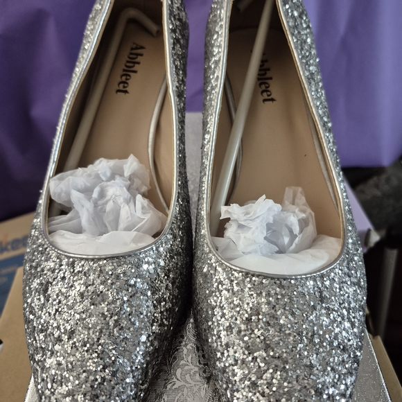 Elegant Silver Glitter Heels Size 11 - Picture 2 of 4